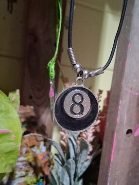 8 Ball Neckless